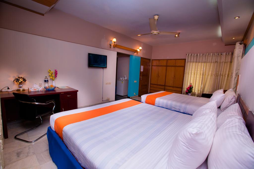 Hotel Golden Deer Dacca Exterior foto