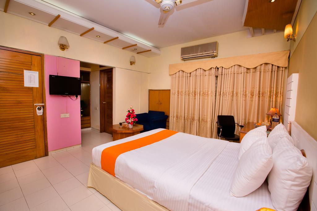 Hotel Golden Deer Dacca Exterior foto