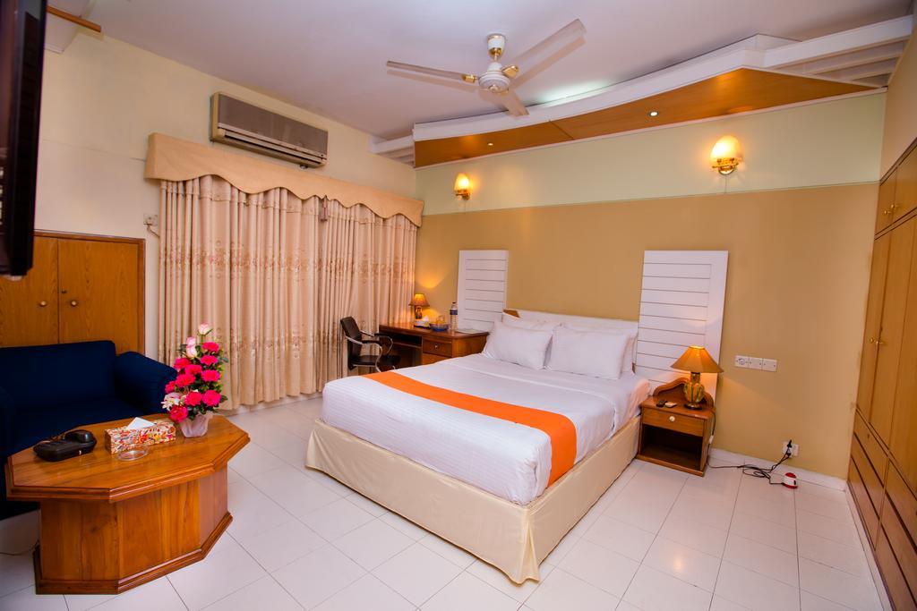 Hotel Golden Deer Dacca Exterior foto