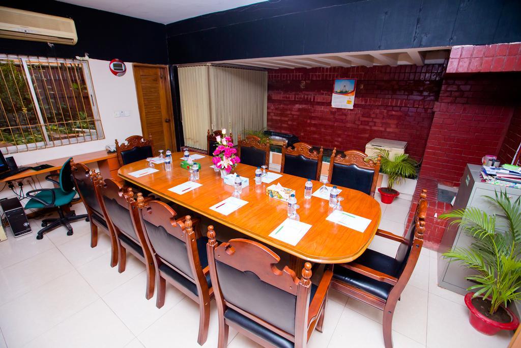 Hotel Golden Deer Dacca Exterior foto