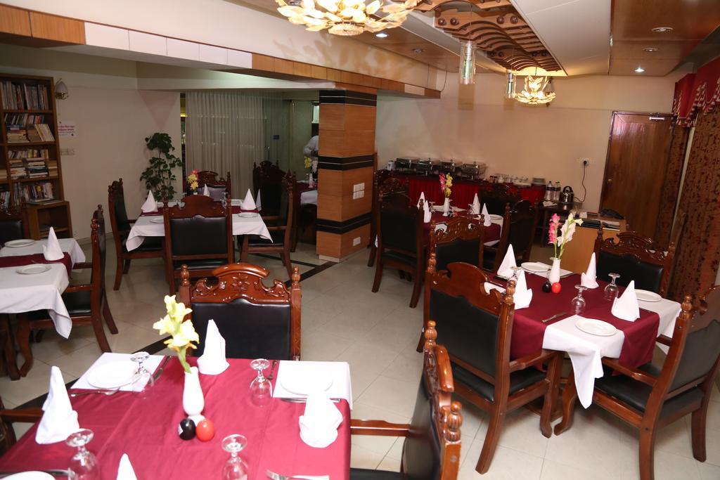 Hotel Golden Deer Dacca Exterior foto